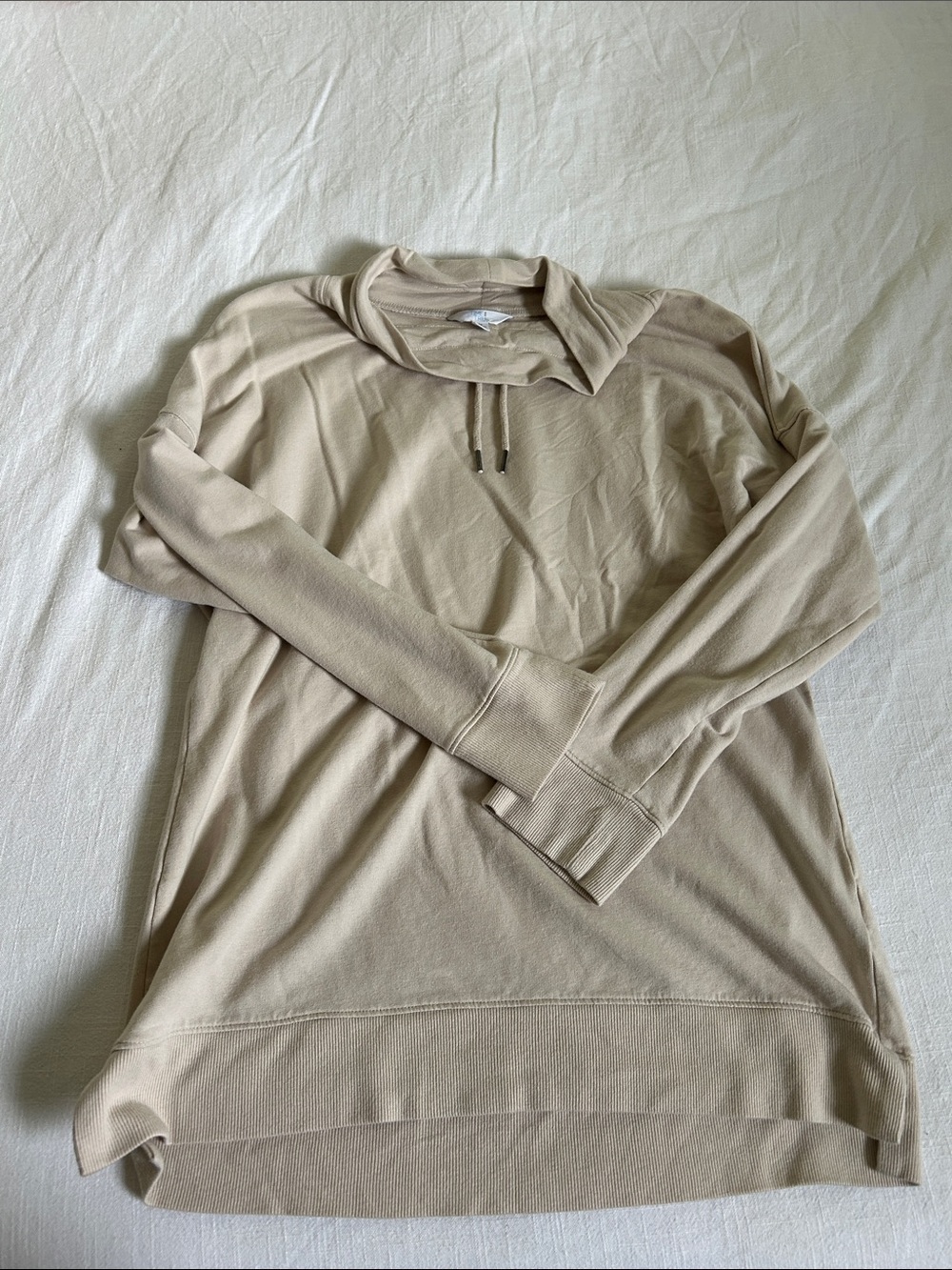 Lightweight Long-Sleeve sweatshirt
